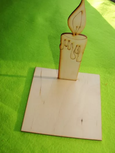 Natúr fa Talpas Gyertya rajzos	1db	20x4,5 gyertya , talp 15x15 cm 