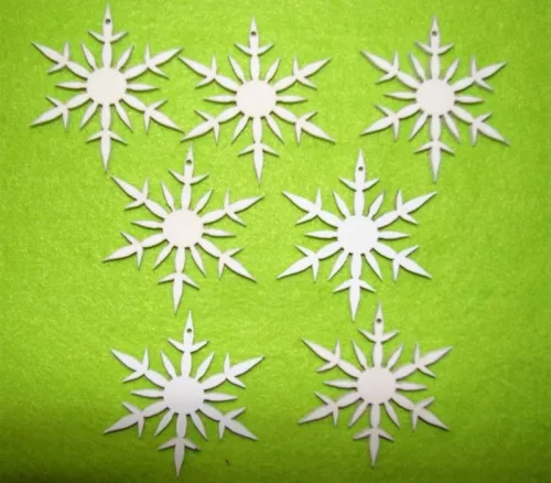 Fehér színű ,fa  alapú HDF(nem tömörfa)  hópihe	5x5,5cm7db/csomag