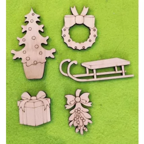   Natúr fa Karácsonyi manó szett	5db/csomag	karácsony fa 5,5x9cm, szánkó 9x3cm,fa gyöngy 3,5x5,5 cm,koszorú4,5x5,5 cm,ajándék4x4cm,vastagság 3mm 