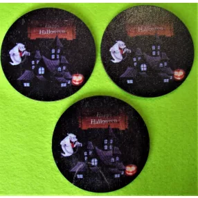   8cm kerek  nyomtatott fa   tábla Szellem bilincsel Fekete háttér Happy Halloween felirattal	3db/csomag	