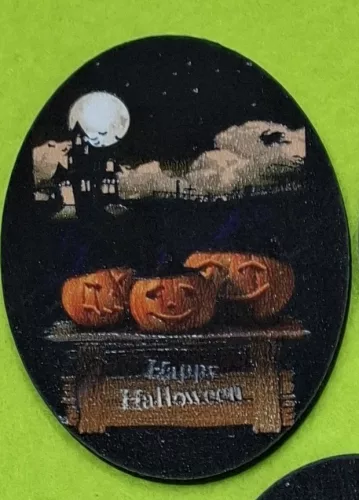 7cm Ovális Nyomtatott ,fa alapú HDF(nem tömörfa) , tábla Happy halloween 3db tökkel 	5db/csomag	 