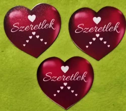 8x8,5 cm Szív szívekkel Szeretlek felirattal	3db/ csomag 	