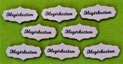  Nyomtatott ,fa alapú HDF(nem tömörfa)    tábla Megérkeztem felirattal	8db/csomag	7x3,5cm 