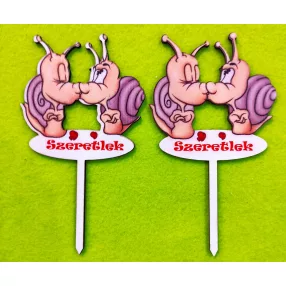    Nyomtatott fa  beszúrós  dísz Csiga pár szeretlek felirattal	2db/csomag	8x15cm 