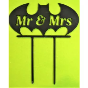   Fekete színű,,nyír rétegelt lemez Denevéres beszúrós dísz Mr & Mrs felirattal	1db	12x14cm