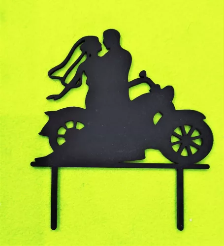  Fekete színű,,nyír rétegelt lemez Beszúrós Hosszú hajú lány párjával motoron	1db	15x15,5 cm