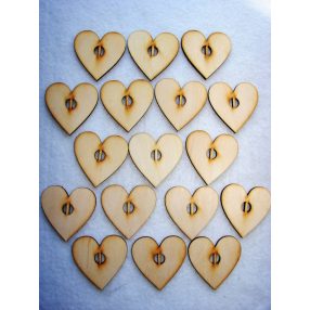    Natúr fa  Natúr fa felfűzhető szív függőleges 	18db/csomag	5x5cm  