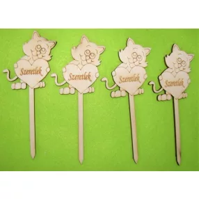   Natúr fa Beszúrós cica Szeretlek felirattal	4 db/csomag	17x9cm 