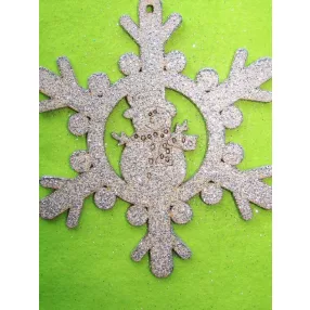   Ezüst csillámos,fa alapú HDF(nem tömörfa)   Hópihe hó emberel 	1db	15x13cm