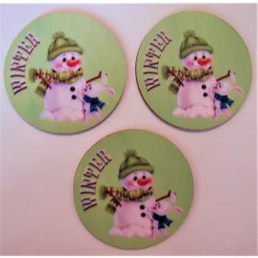   8 cm  Kerek  Nyomtatott fa    tábla Zöld sapkás hóemberrel WINTER felirattal	3db/csomag