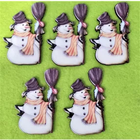   Nyomtatott fa Hóember sárga sállal fekete seprűvel 	5db/csomag	8x5cm 