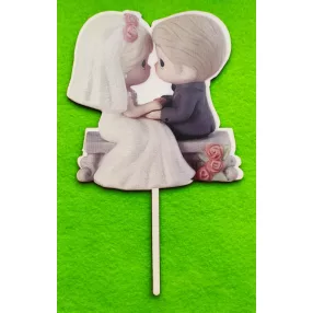   Nyomtatott  fa beszúrós dísz Padon üllő fiatal pár	1db	13x21cm  