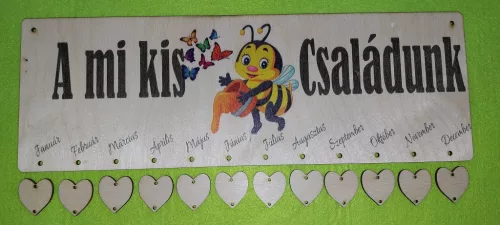 Nyomtatott ,fa alapú HDF(nem tömörfa)     Naptár tábla  Méhecskés A mi kis családunk  felirattal 12db táblával 	1szett	35x12cm 