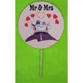   Nyomtatott fa Friss házasok  autóval mr & Mrs felirattal	1db	 15x25 cm 