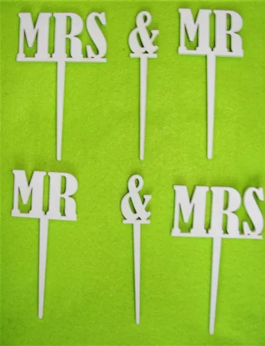Fehér színű ,fa  alapú HDF(nem tömörfa)  MR&MRS beszúrós 13x10cm  