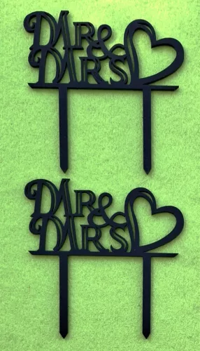  Fekete színű,,nyír rétegelt lemez Mr&MRS beszúrós dísz 2db/csomag	11,5x11,5cm 