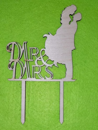 Natúr,nyír rétegelt lemez Mr&MRS,csókolózós pár ,beszúrós dísz	1db	17,5x10,5cm vastagság 3mm	