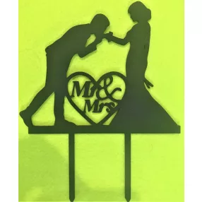    Matt Fekete színű,,nyír rétegelt lemez fa beszúrós dísz  MR & MRS Kezet csókolós  vőlegény 		16x20cm vastagság 3mm	300