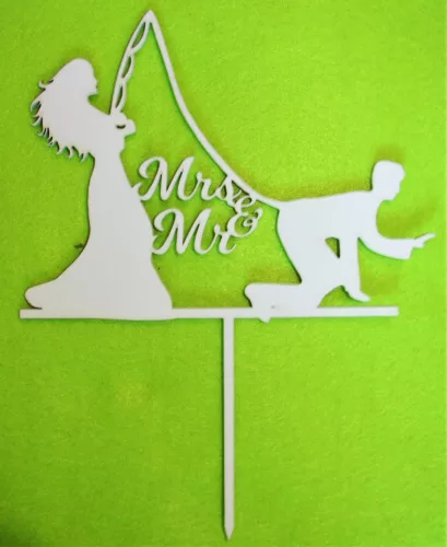 Fehér színű ,fa  alapú HDF(nem tömörfa)   beszúrós dísz ,Horgász lány MR & MRS 	1db	15x19cm 