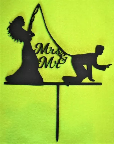 Fekete színű,nyír rétegelt lemez  beszúrós dísz ,Horgász lány MR & MRS 	1db	15x19cm 