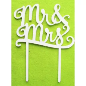   Fehér színű ,fa  alapú HDF(nem tömörfa)  beszúrós dísz  MR & MRS  írót betűvel 	1db	14x18cm 