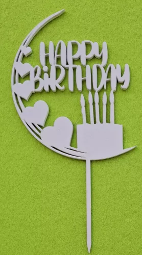 Fehér színű ,fa  alapú HDF(nem tömörfa)   beszúrós dísz  szíves    Happy Birthday 	1db	10x19cm 
