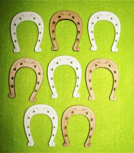 Natúr és fehérfa  patkó	8db/csomag	5x4cm 