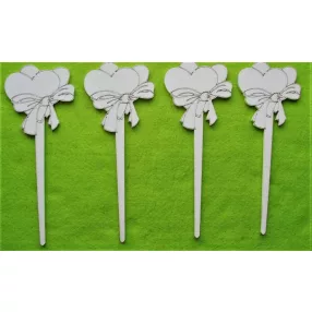  Fehér színű ,fa  alapú HDF(nem tömörfa)  beszúrós szív masnival	4db/csomag	18x7cm  