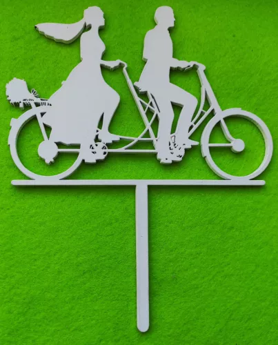 Fehér színű ,fa  alapú HDF(nem tömörfa)   Tandem kerékpáros pár	1  db	25x19,5 cm 