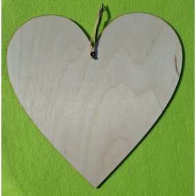  Natúr  Fa Szív lyukkal 	1db	25x25cm 