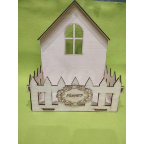   Natúr  Fa Lapra szerelt  Virágtartó Házikó kerítéssel kicsi	1szett	18cm széllesség 21cm magasság 10cm mélység 