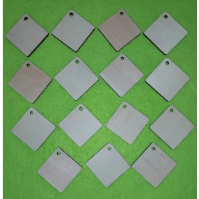 Natúr négyzet kulcstartó  tábla	15db/csomag	4 cm 