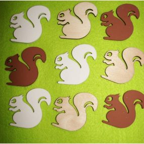  Vegyes színű fa  Mókus 5x5cm cm 9db/csomag