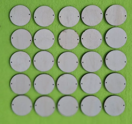 Natúr,nyír rétegelt lemez kör tábla 2 lyukkal	25db/csomag	3,5x3,5cm 