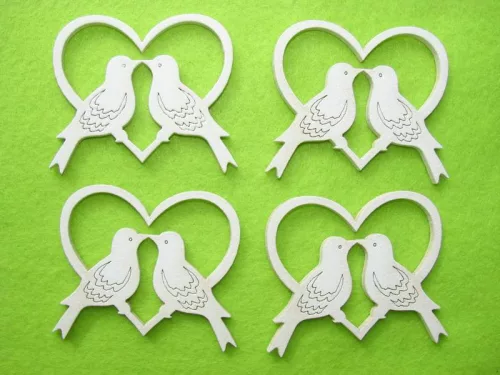 Fehér színű ,fa  alapú HDF(nem tömörfa)  Szíves madár	4db/csomag	6,5x5,5cm  