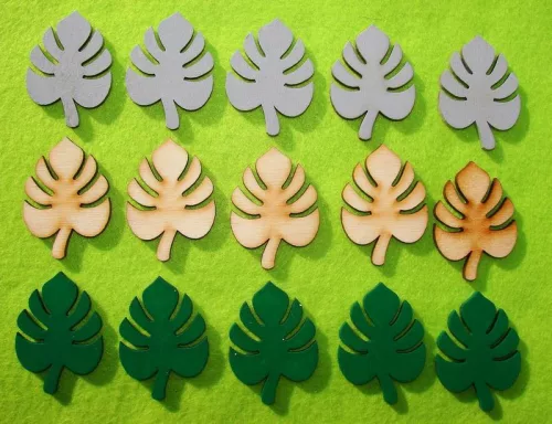 Vegyes színű fa  Monstera levél 12  db	5x3,5cm