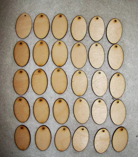 Ovál tábla 1 lyukkal  30 db / csomag 4x2,5 cm