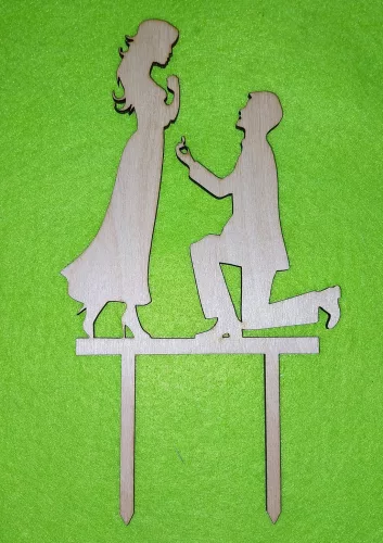 Natúr,nyír rétegelt lemez  beszúrós dísz Lánykérős 	1db	10,5x18,5cm 