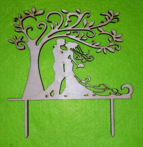 Natúr,nyír rétegelt lemez Csókolózós pár Életfa alatt 	 1db	15x17cm  