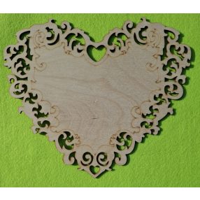   Natúr fa  díszes Szíves tábla,alul felül szívvel 	1db	24x21cm