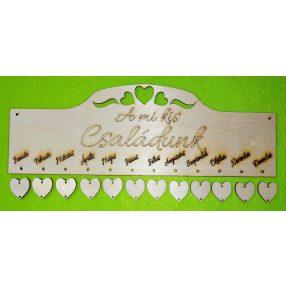   Natúr fa Szíves, Körvonalas  naptár  tábla ,hónapokkal ,A mi kis családunk felirattal 12db kis szív táblával	1szett	36x12cm  