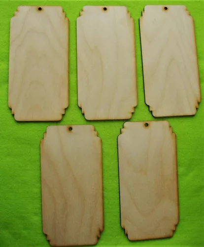 Natúr fa  tábla felül lyukkal 	5db/csomag	19,5x9,5cm 