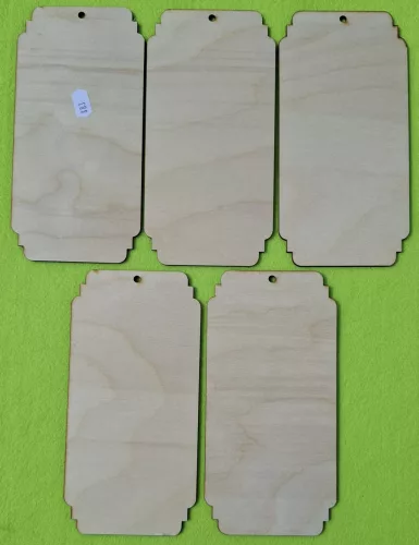 Natúr,nyír rétegelt lemez  tábla felül lyukkal 	5db/csomag	19,5x9,5cm 