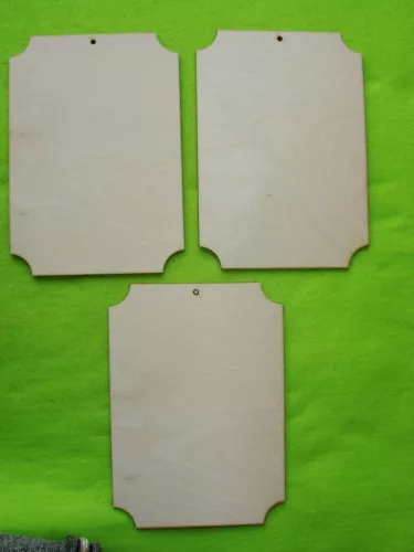 Natúr fa  tábla, A 5 letört  felül  lyukkal 	3db	21x15cm  