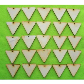 Natúr fa háromszög lyukkal 	 25db/csomag	4x4,5 cm 