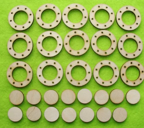 Natúr fa Kör lyukkal	 15 szett/csomag	3,5 közepe 2 cm 