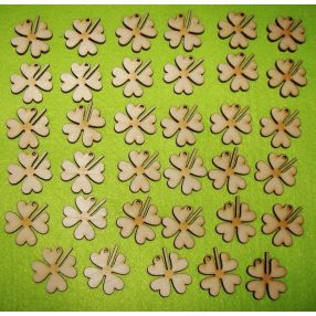 Natúr fa Lóhere lyukkal 	25db/csomag	3x3 cm 