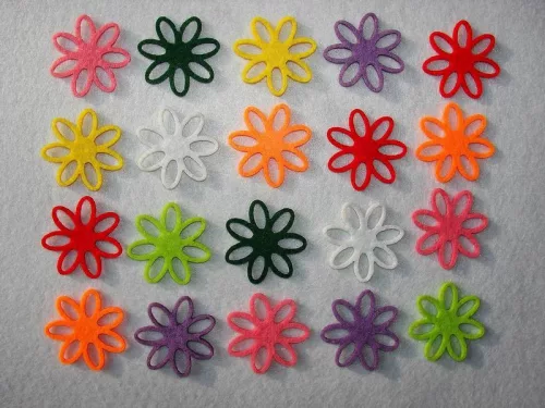 Filc   virág vegyes színben 20 db/csomag	4x4cm  