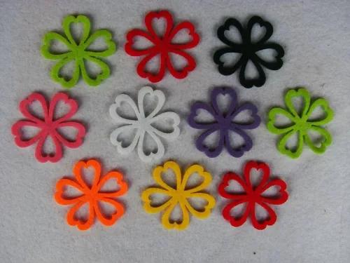 Filc szív virág vegyes szín	10 db/csomag	6x6cm  