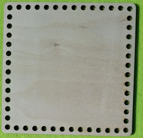 16,5x16,5cm  Natúr,nyír rétegelt lemez Négyzet horgolható fa alap 6mm lyukkal 	1db	